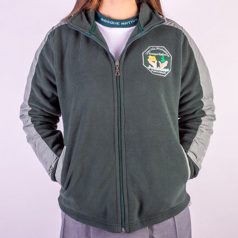 POLAR-BOSQUE-NATIVO-MUJER